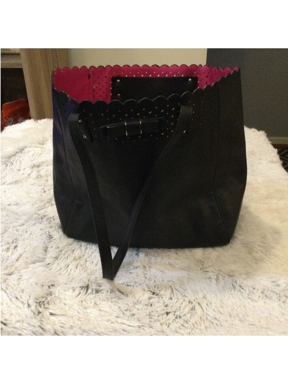 Candies Woman’s black bag with pink interior open bag no closure - Picture 11 of 16